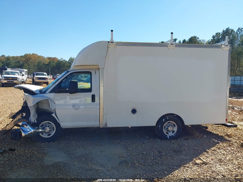 2022 Chevrolet Express Cutaway Work Van VIN: 1GB0GRF77N1154618 Lot: 43332838