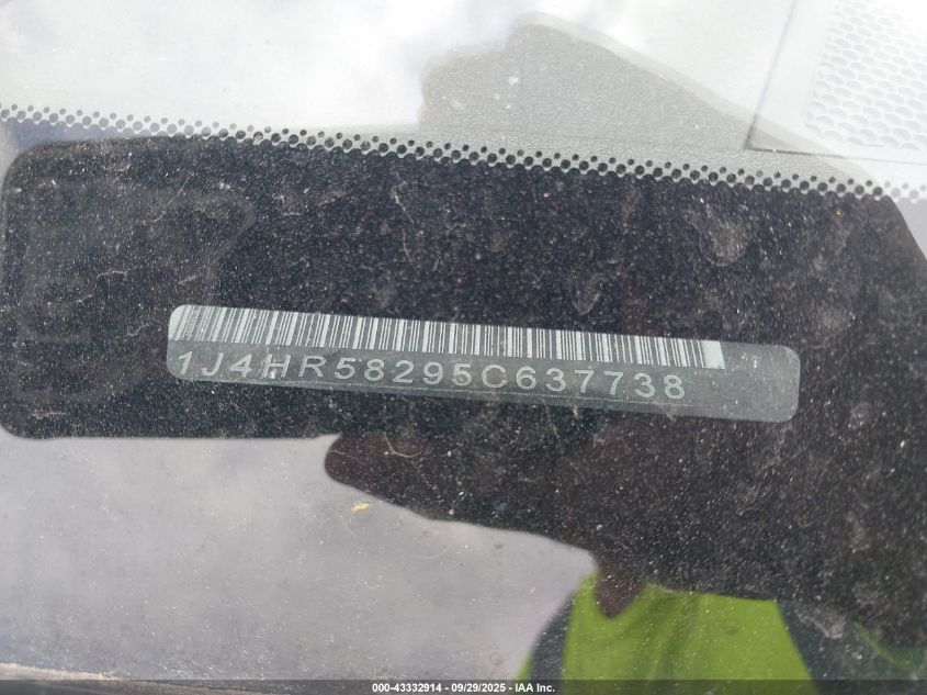 2005 Jeep Grand Cherokee Limited VIN: 1J4HR58295C637738 Lot: 43332914