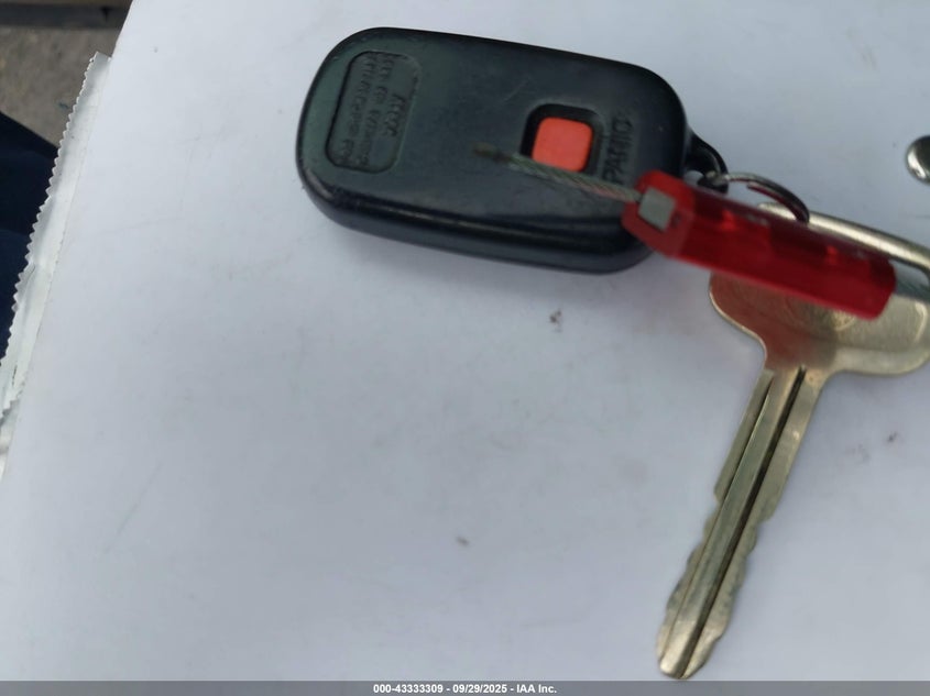 2000 Toyota Sienna Le VIN: 4T3ZF13C2YU214772 Lot: 43333309