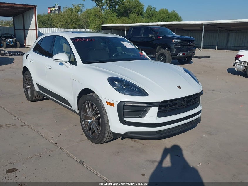 PORSCHE MACAN T