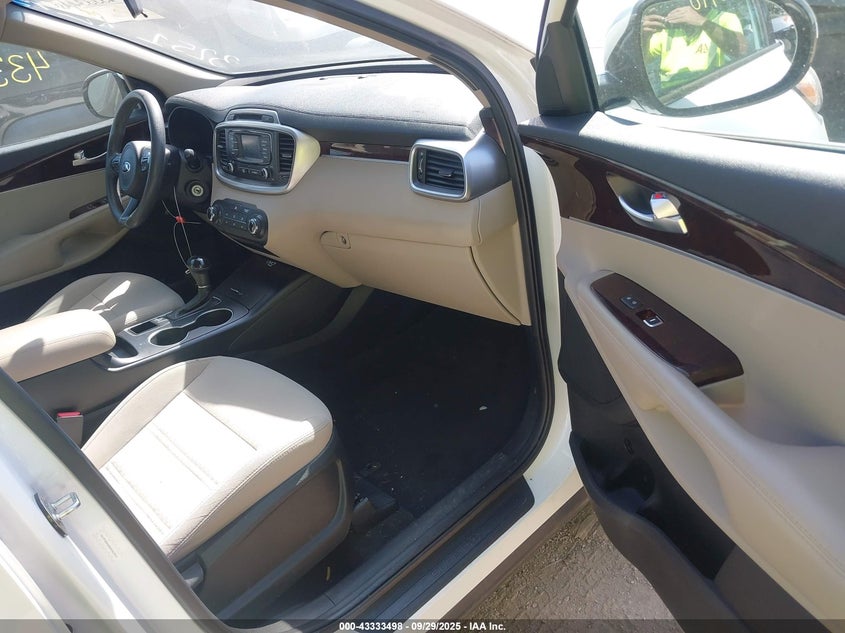 5XYPGDA58GG063251 2016 KIA SORENTO photo no. 5