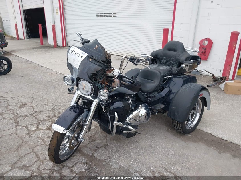 1HD1MAF11LB854128 2020 HARLEY-DAVIDSON TRI GLIDE ULTRA photo no. 2