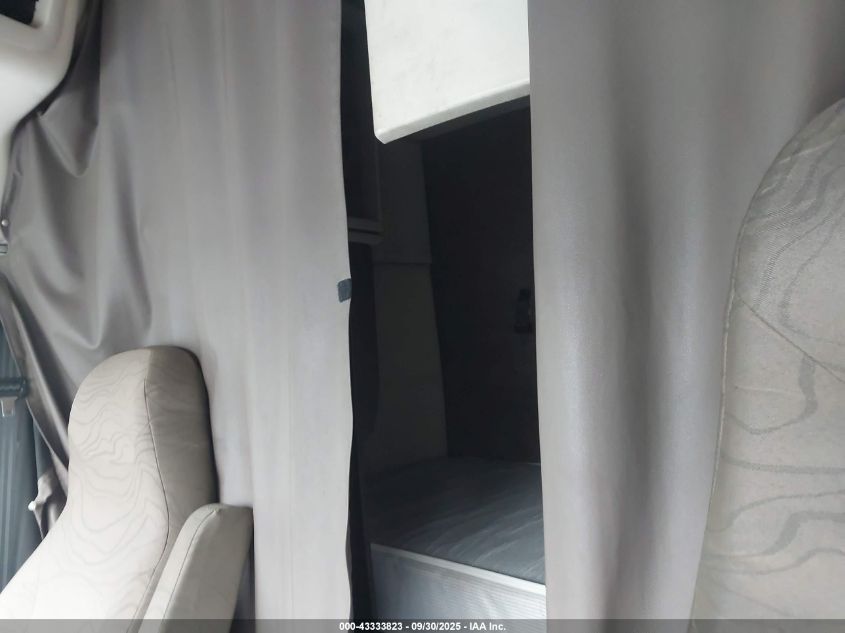 2015 Volvo Vn Vnl VIN: 4V4NC9EHXFN924607 Lot: 43333823