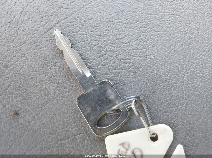 2000 Ford F-250 Lariat/Xl/Xlt VIN: 3FTNW20F0YMA62253 Lot: 43334071