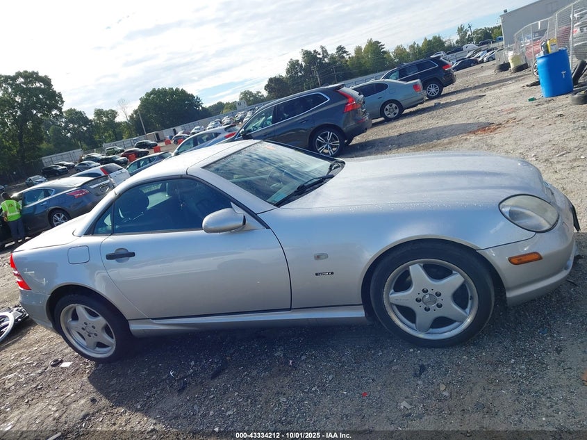 1999 Mercedes-Benz Slk 230 Kompressor VIN: WDBKK47F8XF090248 Lot: 43334212