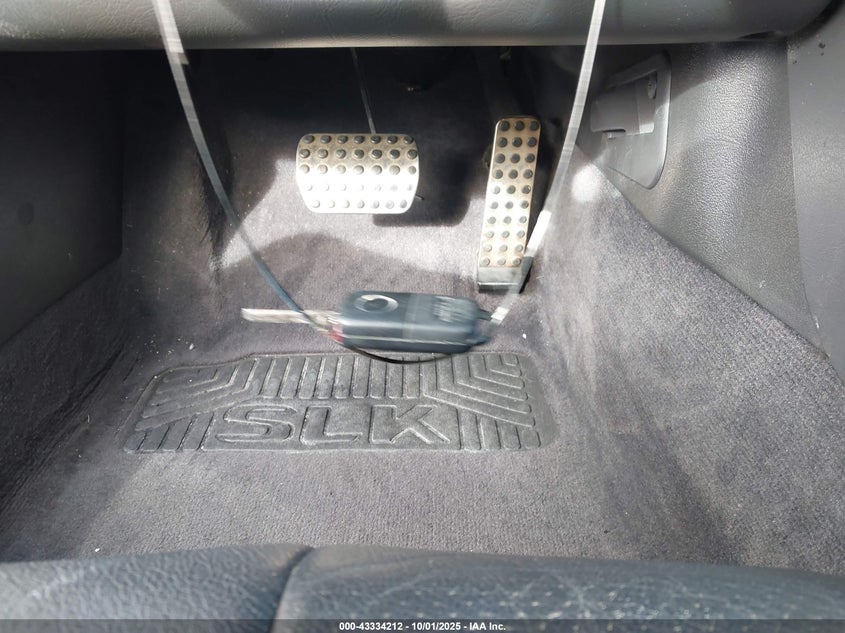 1999 Mercedes-Benz Slk 230 Kompressor VIN: WDBKK47F8XF090248 Lot: 43334212