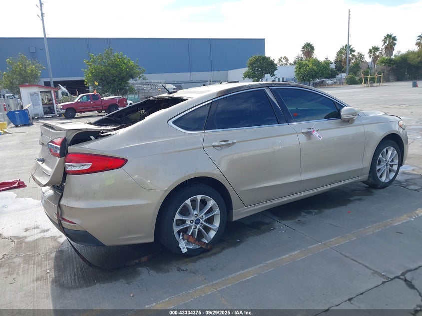 3FA6P0SU1KR216096 2019 FORD FUSION photo no. 4