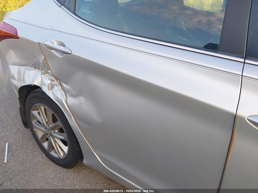 2015 HYUNDAI ELANTRA SE - 5NPDH4AE6FH641628