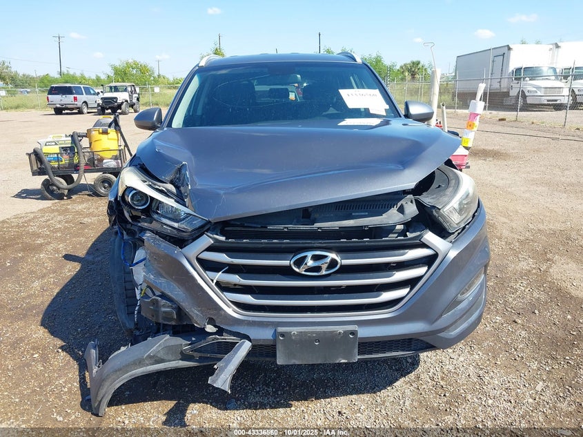 2017 HYUNDAI TUCSON SE - KM8J33A48HU499953