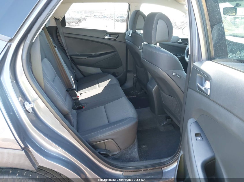 2017 HYUNDAI TUCSON SE - KM8J33A48HU499953