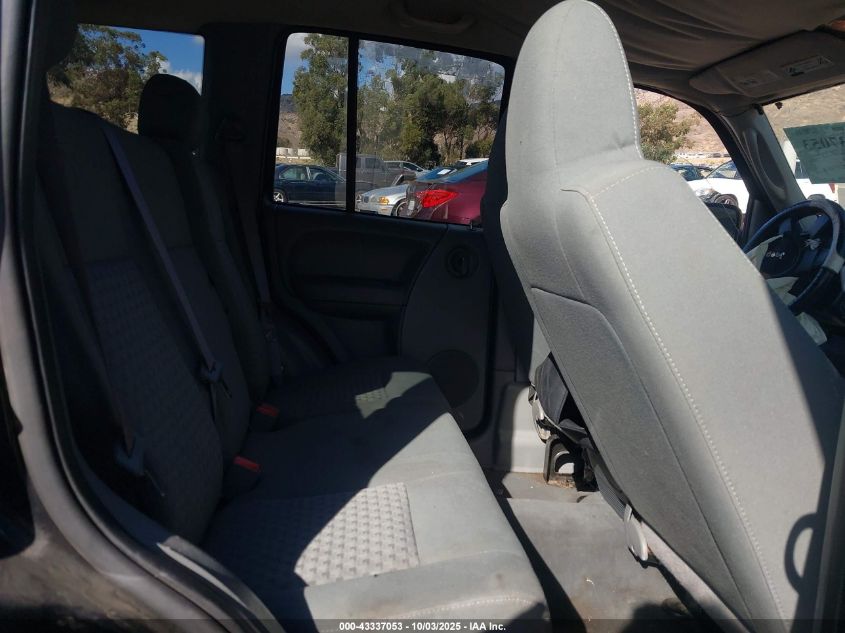 2005 Jeep Liberty Sport VIN: 1J4GK48K55W560309 Lot: 43337053