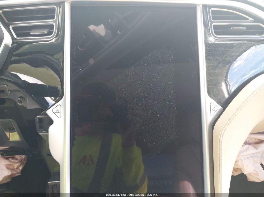 2016 Tesla Model X 60D/70D/75D/90D/P100D VIN: 5YJXCBE29GF016849 Lot: 43337123