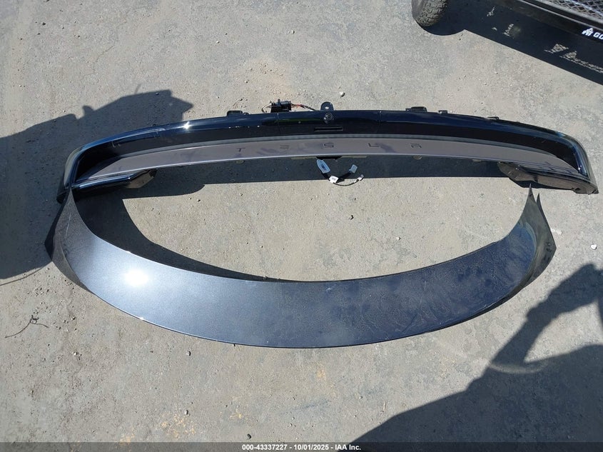 2026 Tesla Model Y Long Range Dual Motor All-Wheel Drive/Long Range Launch Series VIN: 7SAYGDEE1TA401430 Lot: 43337227