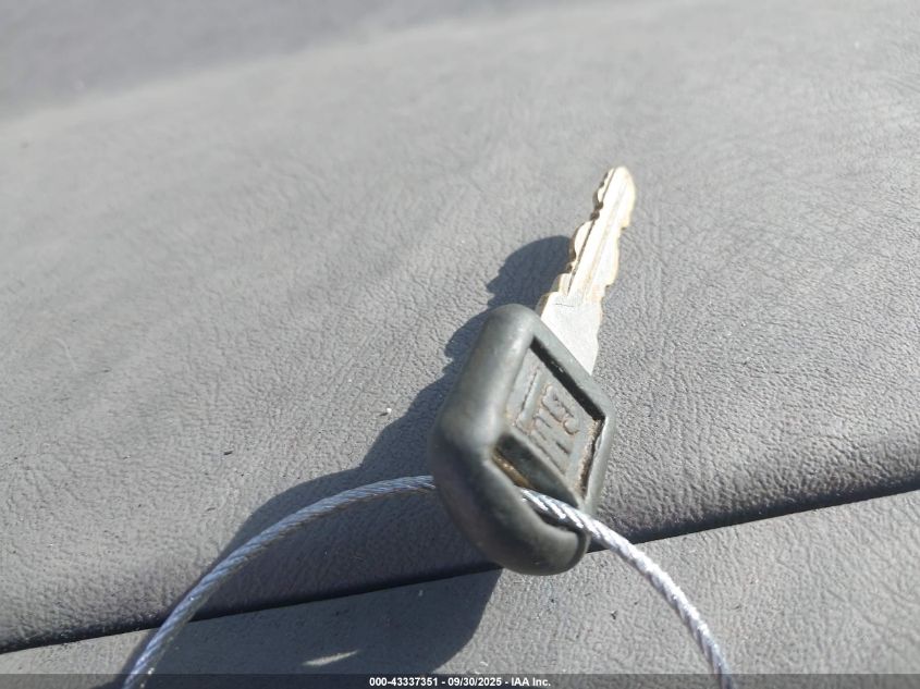 1996 Chevrolet Tahoe C1500 VIN: 1GNEC13RXTJ330960 Lot: 43337351