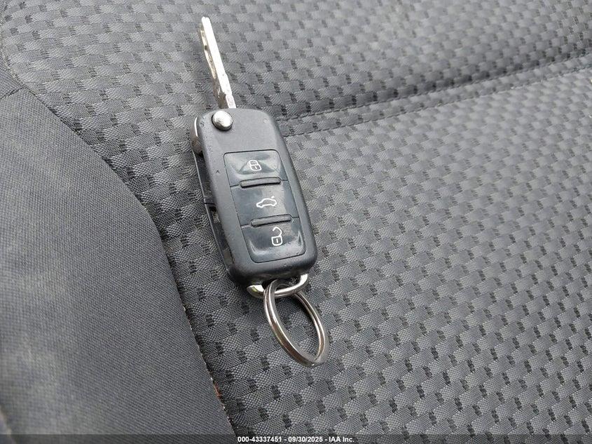 2013 VOLKSWAGEN JETTA 2.0L S 3VW2K7AJ1DM367749