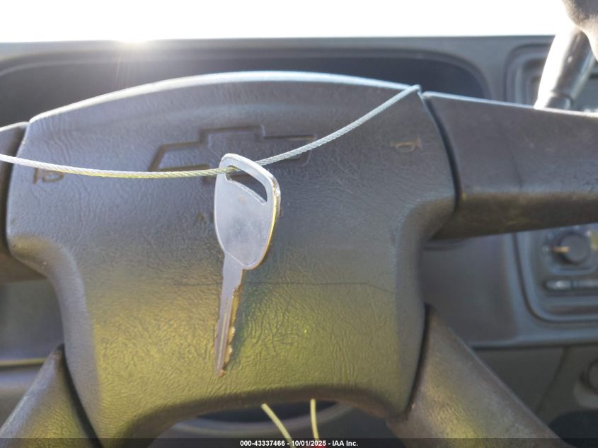 2005 Chevrolet Silverado 2500Hd Work Truck VIN: 1GBHC24U25E294373 Lot: 43337466