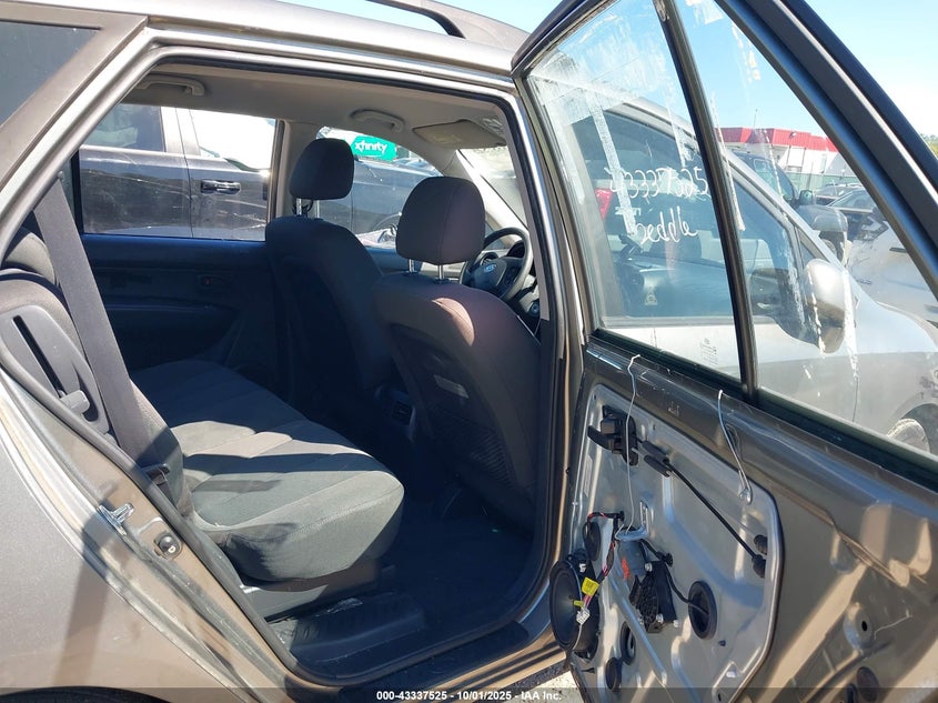 2009 Kia Rondo Lx VIN: KNAFG528297284979 Lot: 43337525