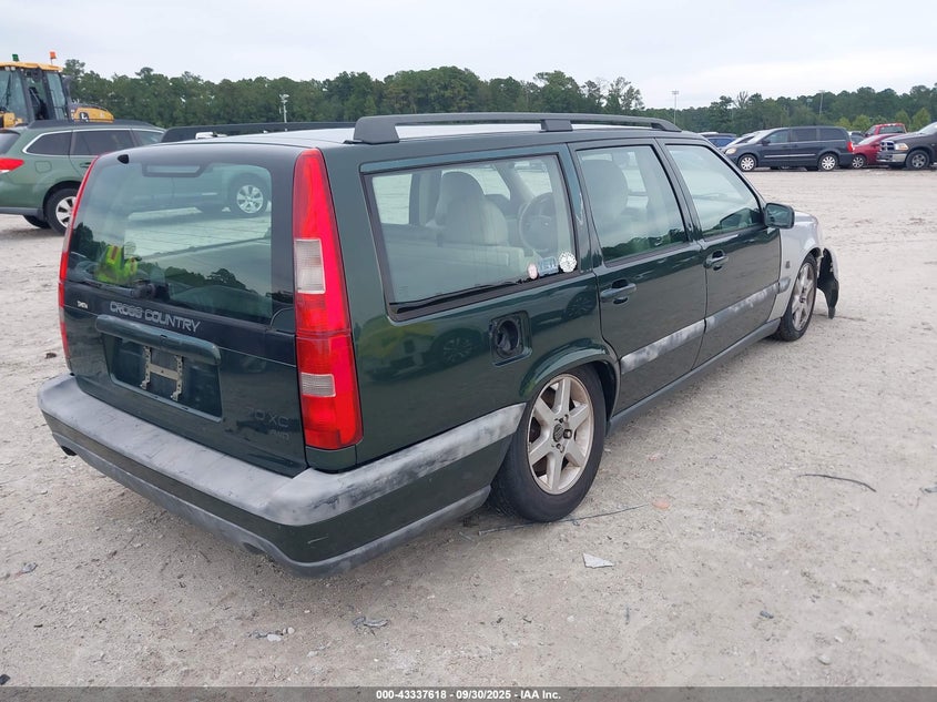 YV1LZ56D3X2608789 1999 VOLVO V70 photo no. 4