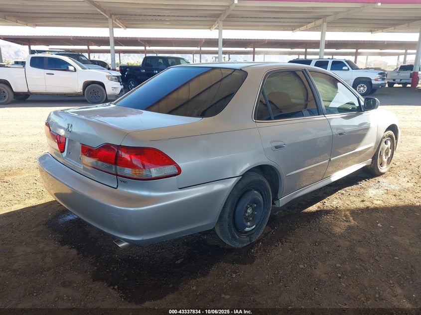 1HGCG16552A010104 2002 HONDA ACCORD photo no. 4