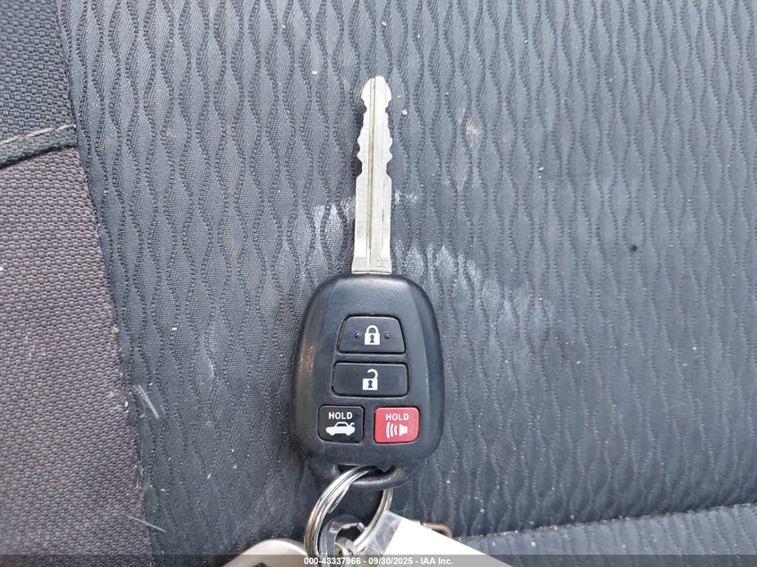 2019 TOYOTA COROLLA LE - 2T1BURHEXKC167170