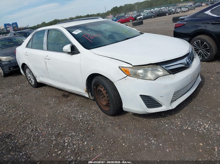 TOYOTA CAMRY HYBRID LE