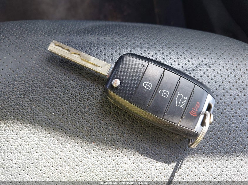 2016 KIA SORENTO 3.3L EX - 5XYPHDA54GG118050