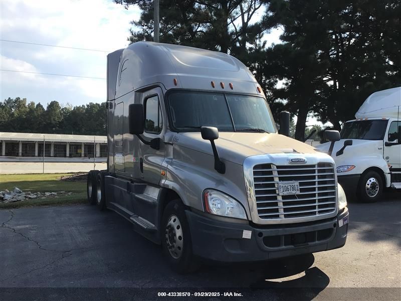 FREIGHTLINER CASCADIA 125 2017. Lot# 43338570. VIN 1FUJGLDRXHLHF1828. Photo 1