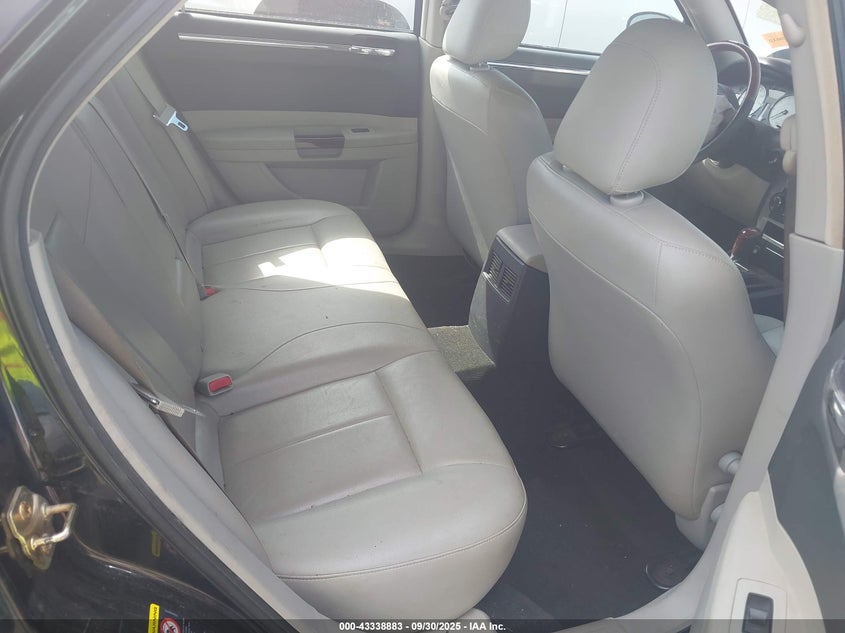 2005 Chrysler 300 Touring VIN: 2C3AA53G05H511870 Lot: 43338883