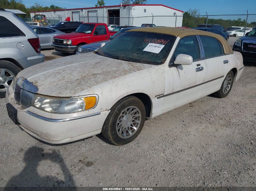 2000 Lincoln Town Car Signature VIN: 1LNHM82W4YY842937 Lot: 43338941