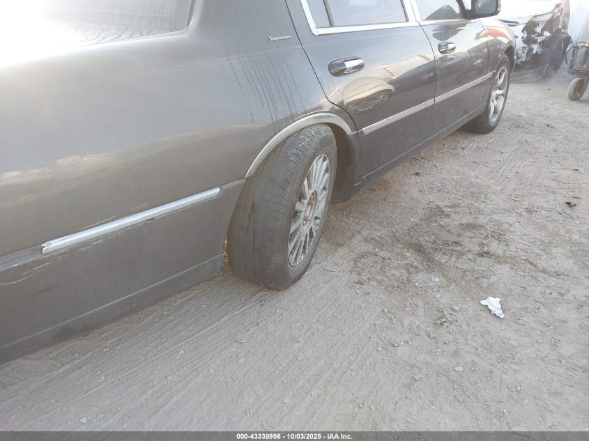 2003 Lincoln Town Car Signature VIN: 1LNHM82W43Y630502 Lot: 43338956