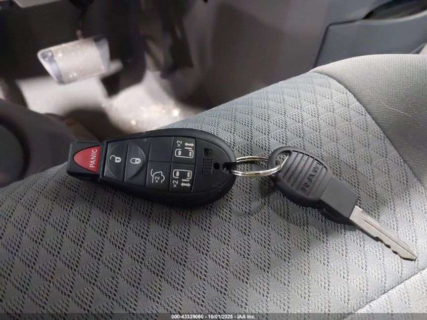 2010 Chrysler Town & Country Touring VIN: 2A4RR5D10AR404415 Lot: 43339060