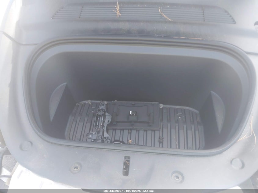 2023 Tesla Model Y Awd/Long Range Dual Motor All-Wheel Drive VIN: 7SAYGDEE2PF791592 Lot: 43339097