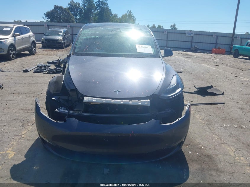 2023 Tesla Model Y Awd/Long Range Dual Motor All-Wheel Drive VIN: 7SAYGDEE2PF791592 Lot: 43339097