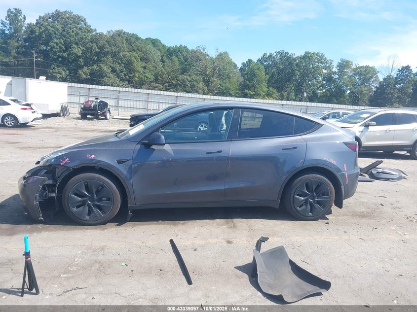 2023 Tesla Model Y Awd/Long Range Dual Motor All-Wheel Drive VIN: 7SAYGDEE2PF791592 Lot: 43339097