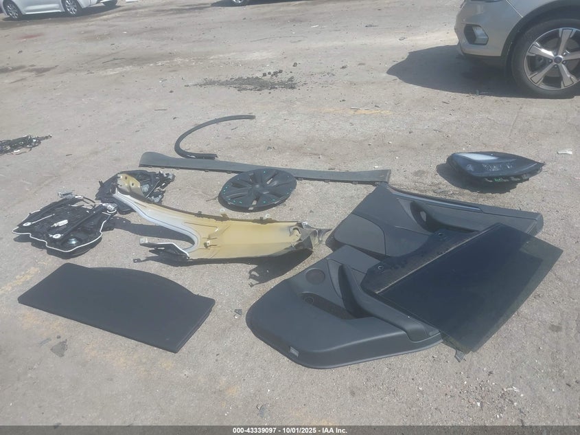 2023 Tesla Model Y Awd/Long Range Dual Motor All-Wheel Drive VIN: 7SAYGDEE2PF791592 Lot: 43339097