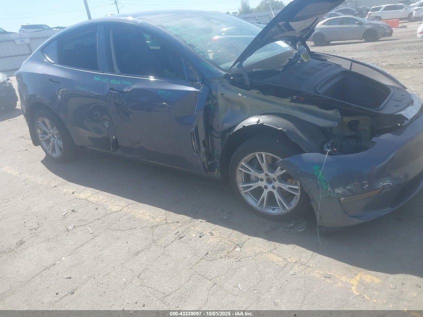 2023 Tesla Model Y Awd/Long Range Dual Motor All-Wheel Drive VIN: 7SAYGDEE2PF791592 Lot: 43339097