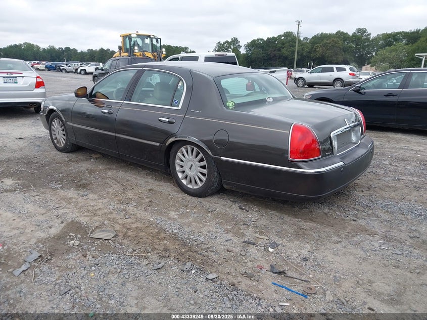 1LNHM81W25Y615713 2005 LINCOLN TOWN CAR photo no. 3