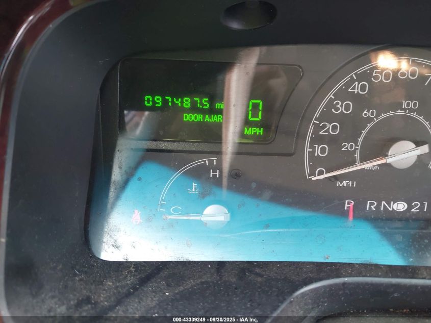 2005 Lincoln Town Car Signature VIN: 1LNHM81W25Y615713 Lot: 43339249