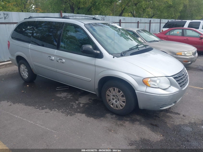 2C4GP44R85R176513 2005 Chrysler Town & Country Lx auction photo 1