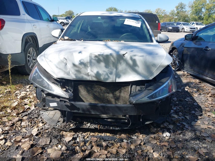 2019 HYUNDAI ELANTRA SE - 5NPD74LF9KH425730