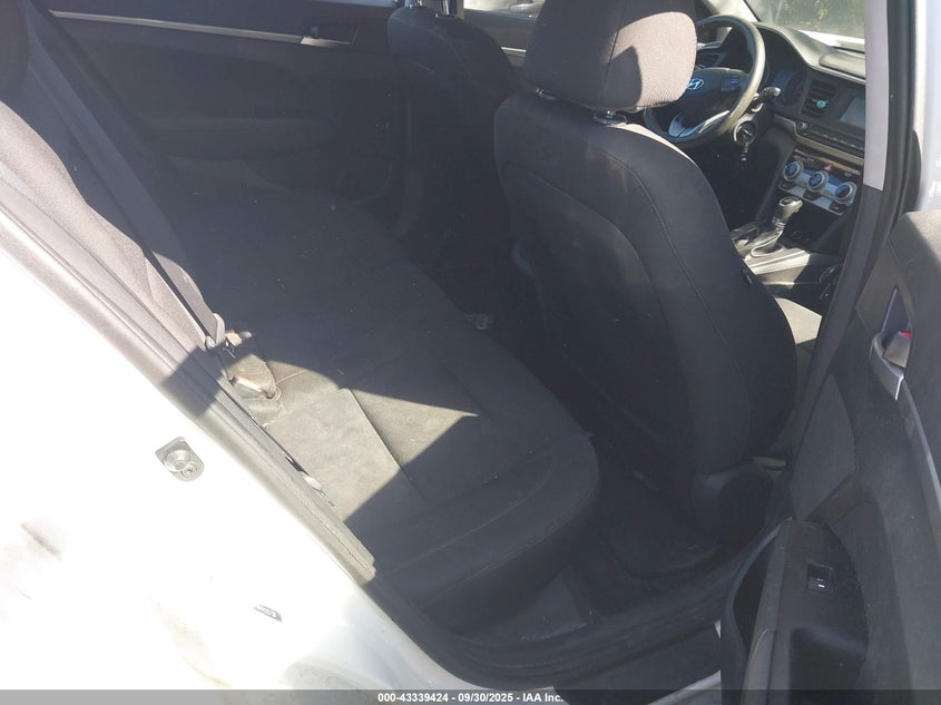 2019 HYUNDAI ELANTRA SE - 5NPD74LF9KH425730