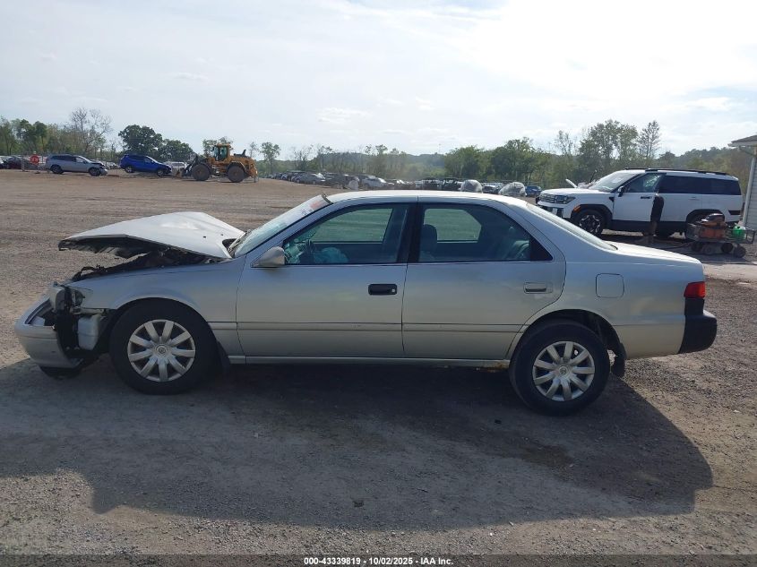 2000 Toyota Camry Le VIN: 4T1BG22K5YU685711 Lot: 43339819