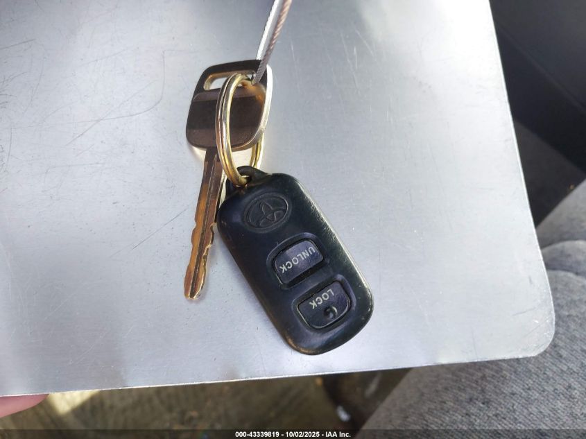 2000 Toyota Camry Le VIN: 4T1BG22K5YU685711 Lot: 43339819