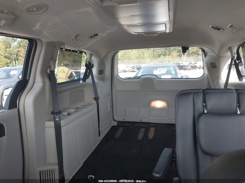 2014 CHRYSLER TOWN & COUNTRY TOURING - 2C4RC1BG2ER364772