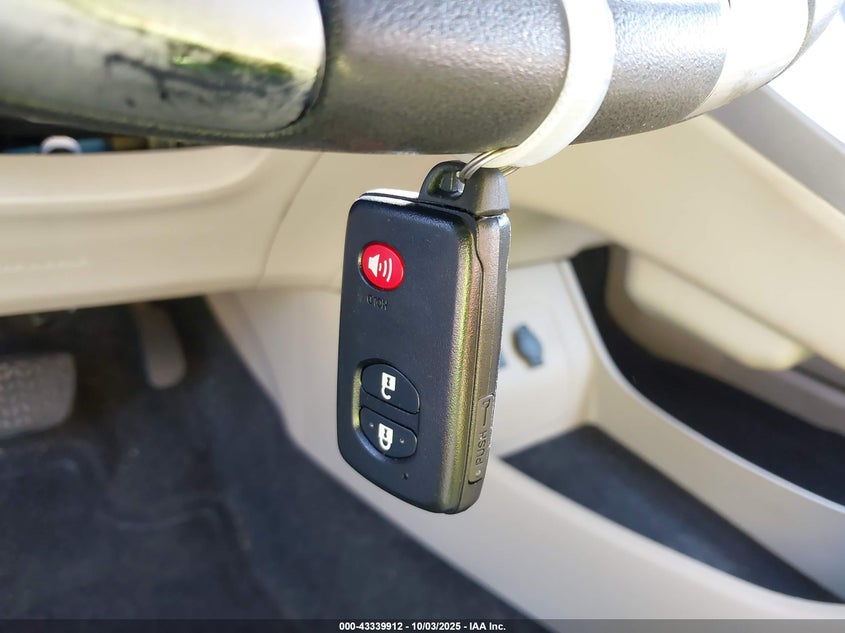 2013 TOYOTA PRIUS THREE JTDKN3DUXD1617480