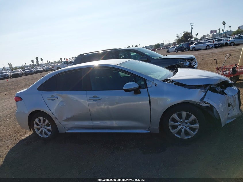 2022 Toyota Corolla Le VIN: 5YFEPMAE4NP300415 Lot: 43340536