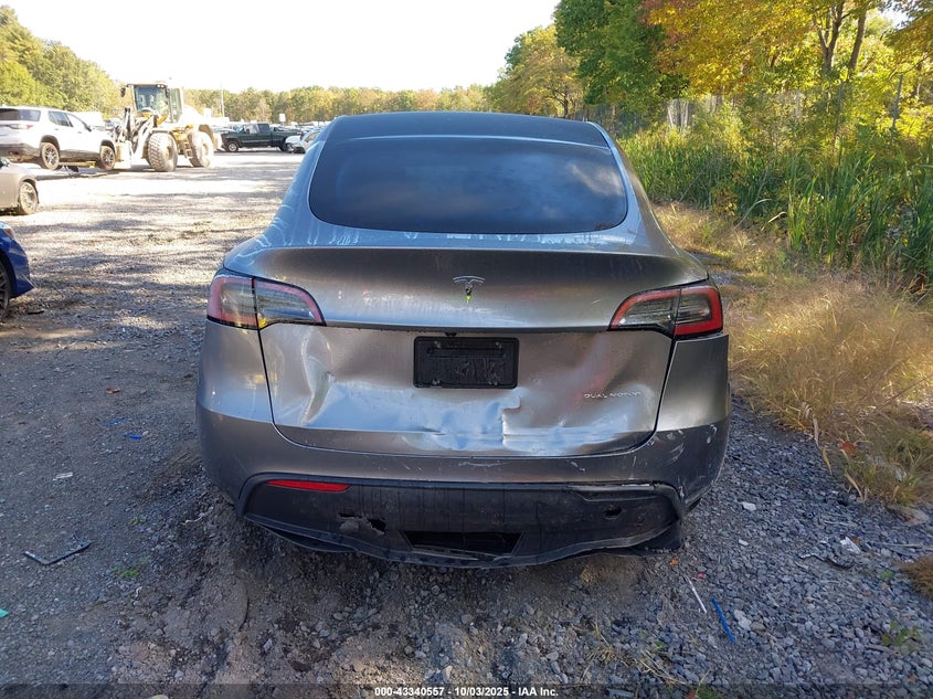 2025 Tesla Model Y Long Range Dual Motor All-Wheel Drive VIN: 7SAYGAEE1SF221655 Lot: 43340557