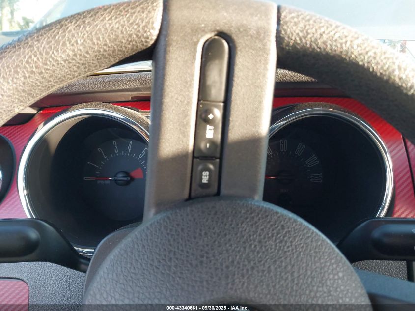 2005 Ford Mustang V6 Deluxe/V6 Premium VIN: 1ZVFT80N855119319 Lot: 43340661