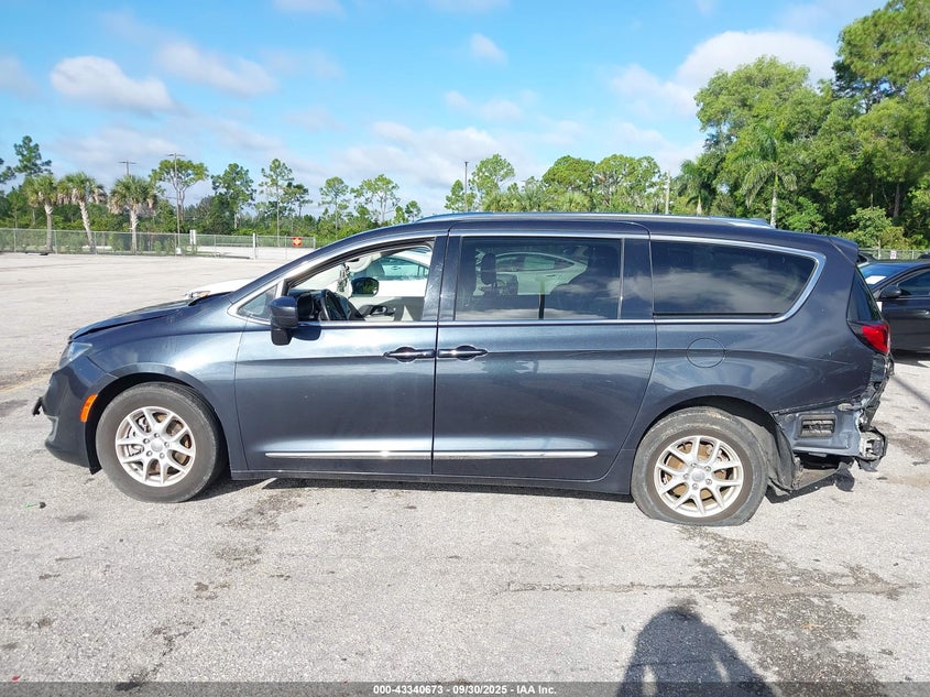 2020 Chrysler Pacifica Touring L VIN: 2C4RC1BG2LR280268 Lot: 43340673