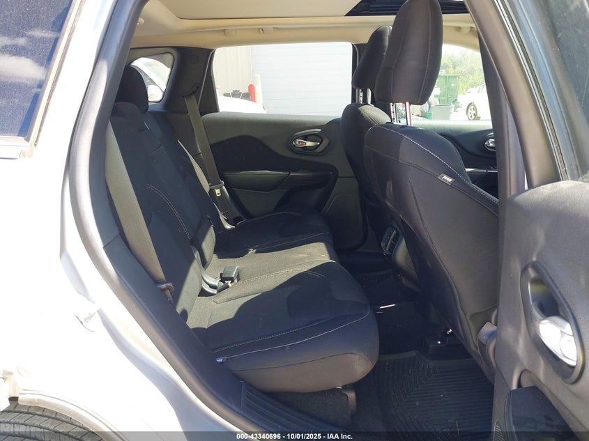 2015 JEEP CHEROKEE LATITUDE 1C4PJMCSXFW511589